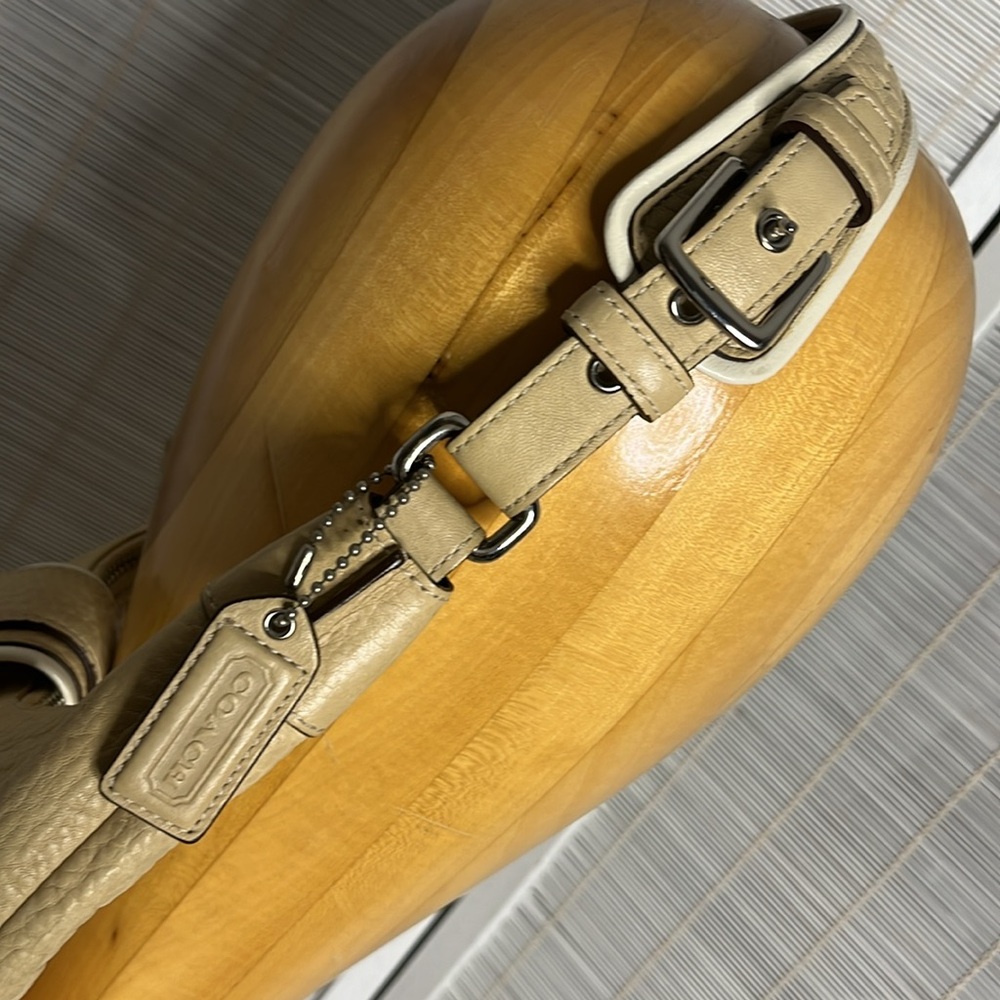 Coach Hampton cream pebble leather shoulder bag Y2K - Picture 7 of 13